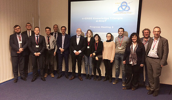 Konsorcjum projektu E-Knot z przedstawicielami GSA podczas podsumowania projektu. Od lewej przedstawiciele Astri Polska: Marcin Mykietyn, Tomasz Grzegory, Karol Brzostowski