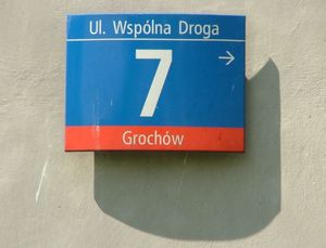 Ilustracja: Sprawdzają numerację budynków <br />
fot. Wikipedia