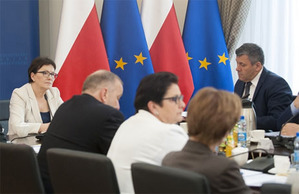 Ilustracja: Publiczne zamówienia dla zatrudniających na etatach <br />
Fot. M. Śmiarowski/KPRM