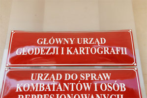 Ilustracja: GUGiK szuka rąk do pracy