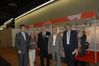 Ilustracja: <b class=pic_title>Targi Intergeo 2011</b> <br />
<br />
<b class=pic_description>Na targach, jak zwykle, często słychać było język polski (w tle stoisko Warszawskiego Przedsiębiorstwa Geodezyjnego); od lewej Robert Rachwał (OPGK Kraków), Kinga Pachuta, Jacek Uchański (WPG), Stanisław Cegielski (SGP) i Andrzej Pachuta (PW, SGP)</b> <br />
<br />
<b class=pic_author>fot.  Jerzy Królikowski</b><br />
<br />
