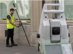 Ilustracja: Hexagon na fali wznoszącej <br />
Zaprezentowany w 2022 r. przez Leica Geosystems (część Hexagonu) system AutoPole 