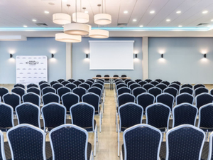 Ilustracja: Znamy program sympozjum fotogrametrycznego w Szczecinie <br />
Sala konferencyjna w Hotelu Vulcan