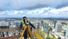 Ilustracja: Na dachu Warszawy. Geodezyjna obsługa budowy konstrukcji żelbetowej Varso Tower